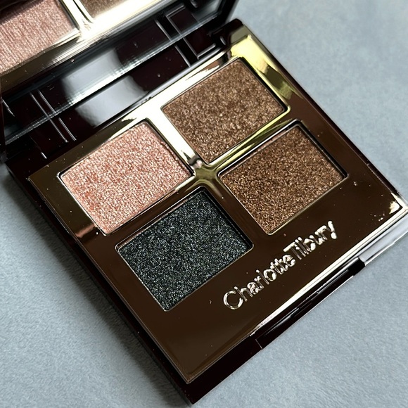 🎨 CHARLOTTE TILBURY | LUXURY PALETTE OF POPS
‘DAZZLING DIAMONDS’ EYESHADOW QUAD - Picture 2 of 8